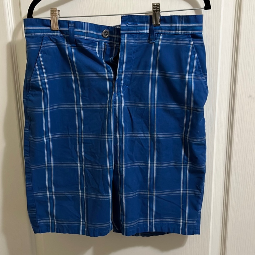 Mens shorts Tony Hawk sz 32 blue plaid